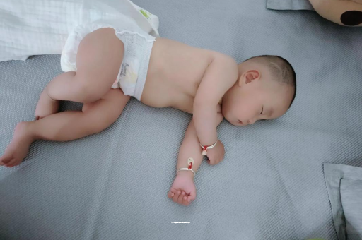 汕头六个月宝宝眼睛散光 汕头六个月宝宝眼睛散光